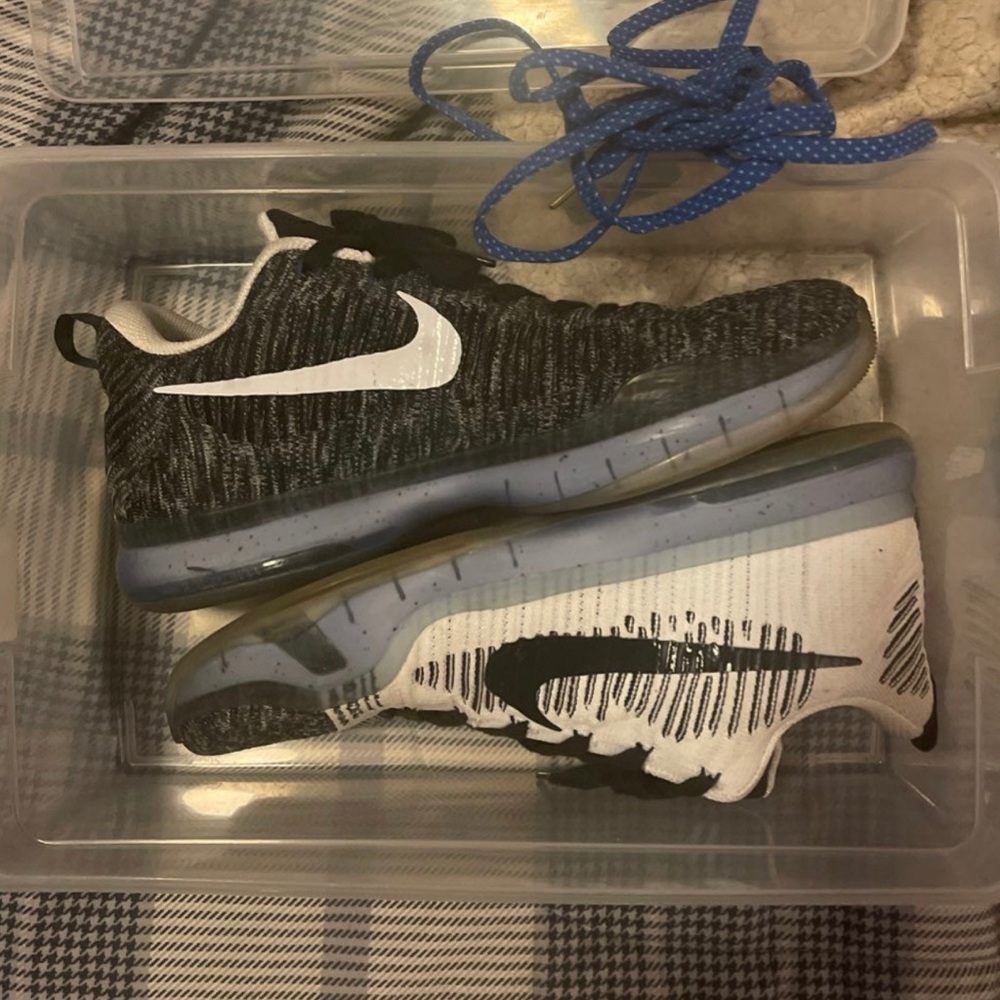 Men’s Size 10 Kobe Bryant X Sharkjaw SE Sneakers. Highly sought after!!